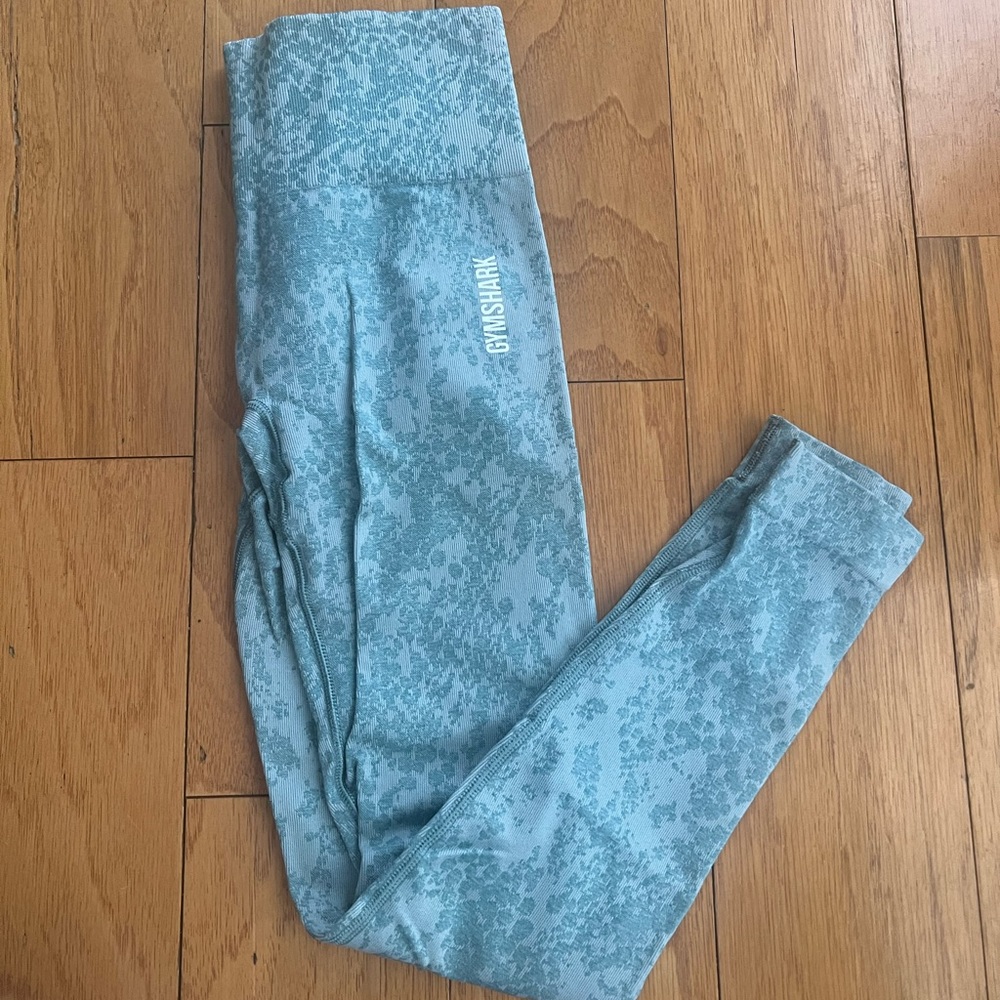 Gym shark leggings